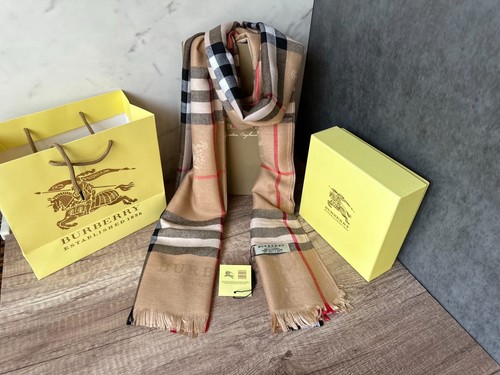 Burberry scarf shawl - burberry,